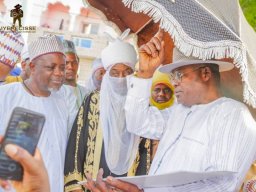 VISITE DU ROI DE KANO NIGERIA AU PRESIDENT BAYE CISS DURANT LES TRAVAUX DE CONSTRUCTION DE L'ESPLANADE DE MEDINA BAYE